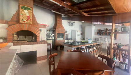 Casa à venda com 3 quartos, sendo 2 suítes,  em Vila Oliveira, Mogi das Cruzes, SP