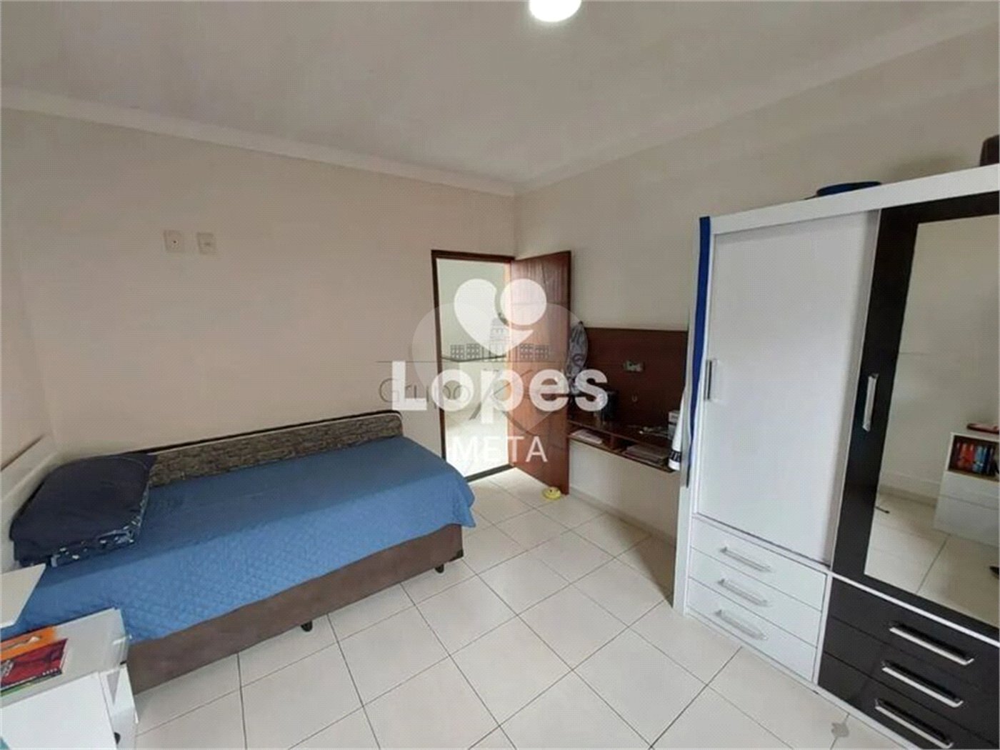 Casa à venda com 3 quartos, sendo 1 suíte,  no condomínio Loteamento Vila Branca, Jacareí - SP