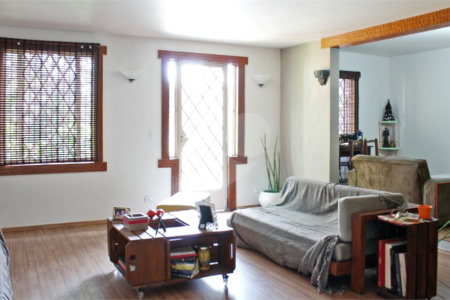 Casa à venda com 4 quartos, sendo 2 suítes, em Jardim Leonor, São Paulo, SP