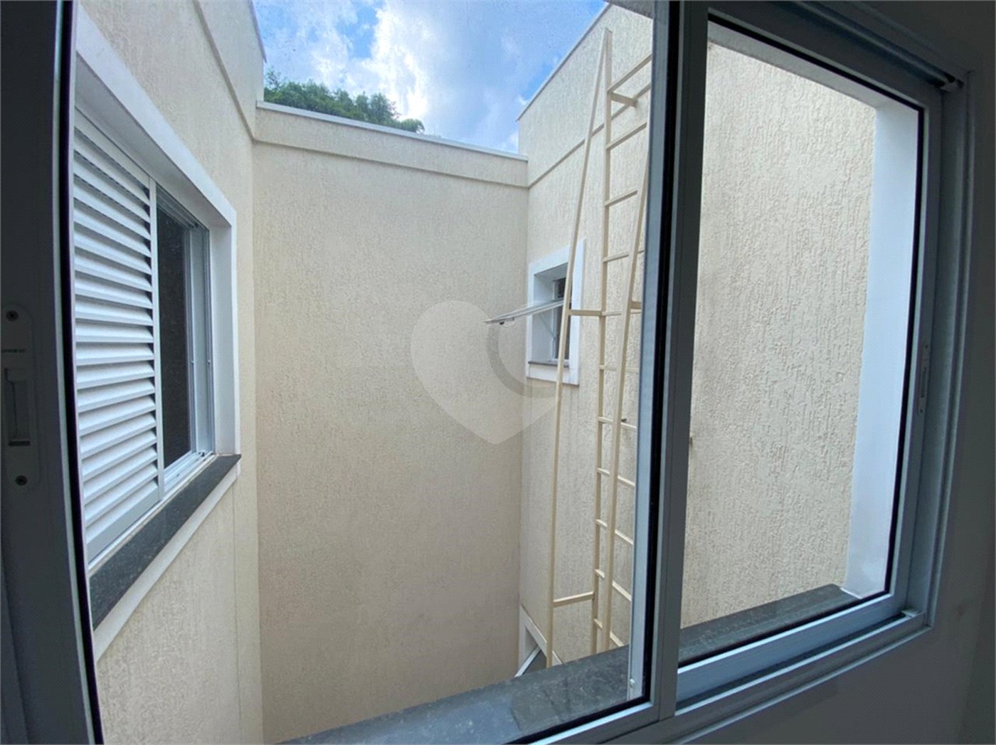 Sobrado à venda com 3 quartos, sendo 1 suíte,  em Tremembé, São Paulo, SP