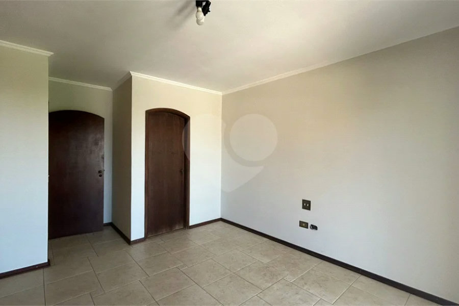 Venda Casa com 4 Dormitórios no Parque Santa Cecília