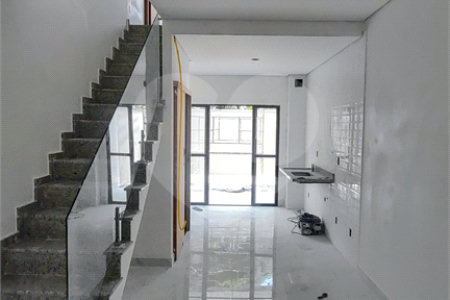 Sobrado à venda com 3 quartos, sendo 1 suíte, em Vila Granada, São Paulo, SP