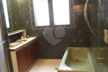 Sobrado à venda com 6 quartos, sendo 2 suítes,  em Chácara Monte Alegre, São Paulo, SP