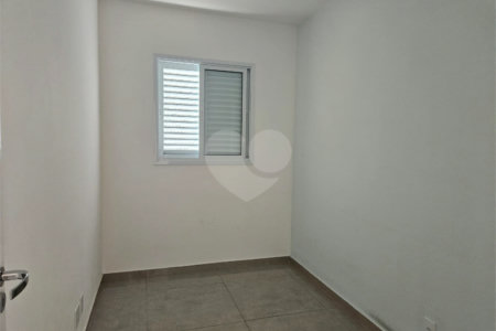 Apartamento à venda com 3 quartos, sendo 1 suíte, no Centro, Poá, SP