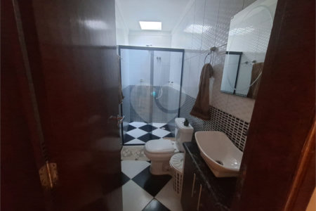 Sobrado à venda com 4 quartos, sendo 1 suíte,  em Vila São Geraldo, São Paulo, SP