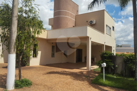 Sobrado à venda com 4 quartos, sendo 3 suítes, em Altos do Jaraguá, Araraquara, SP