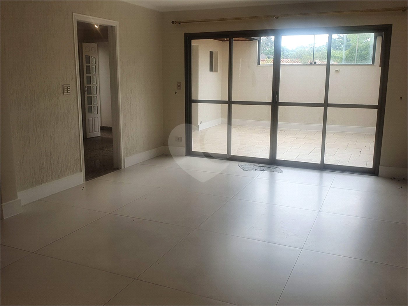 Casa à venda com 4 quartos, sendo 2 suítes,  no condomínio Lake Louise, São Paulo - SP
