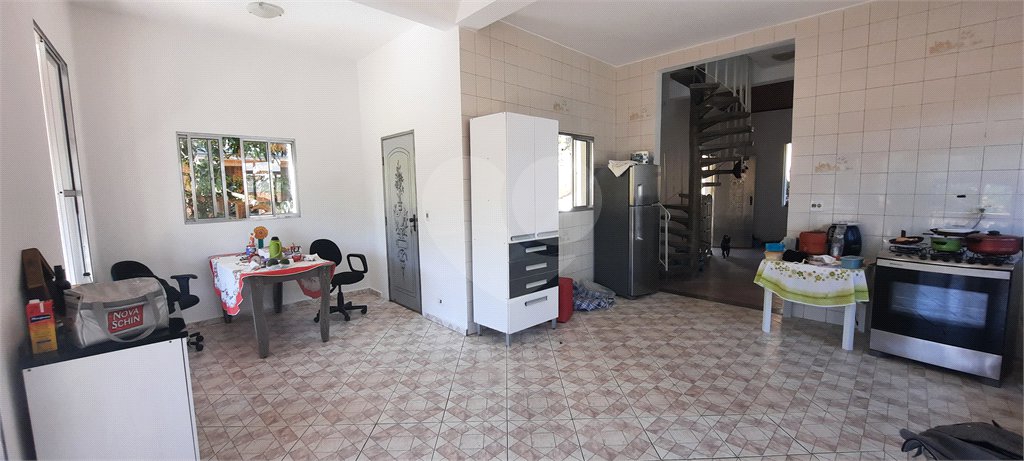 Casa à venda com 3 quartos, sendo 2 suítes, no condomínio Sausalito, Mairiporã - SP