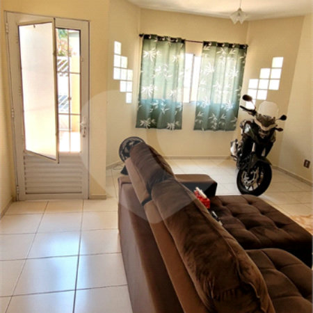 Casa à venda com 3 quartos, sendo 1 suíte,  no Centro, Guararema, SP