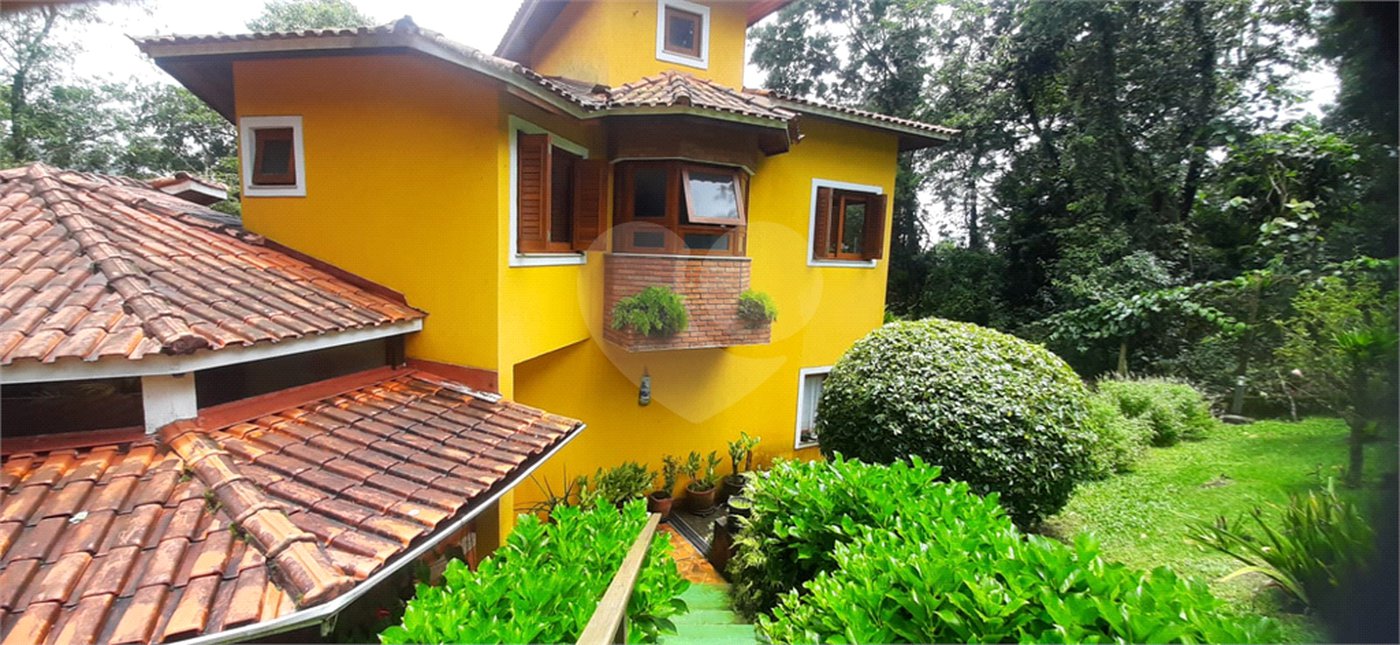 Casa à venda com 5 quartos, sendo 4 suítes, no condomínio Alpes da Cantareira, Mairiporã - SP