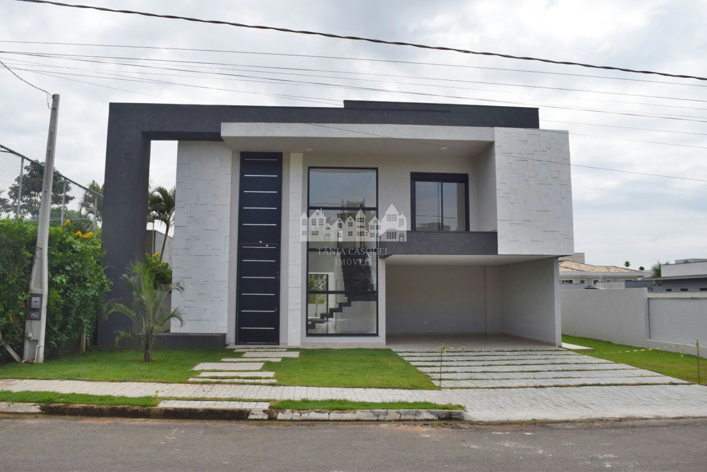 Casa à venda com 4 suítes no condomínio Shambala 2, Atibaia - SP