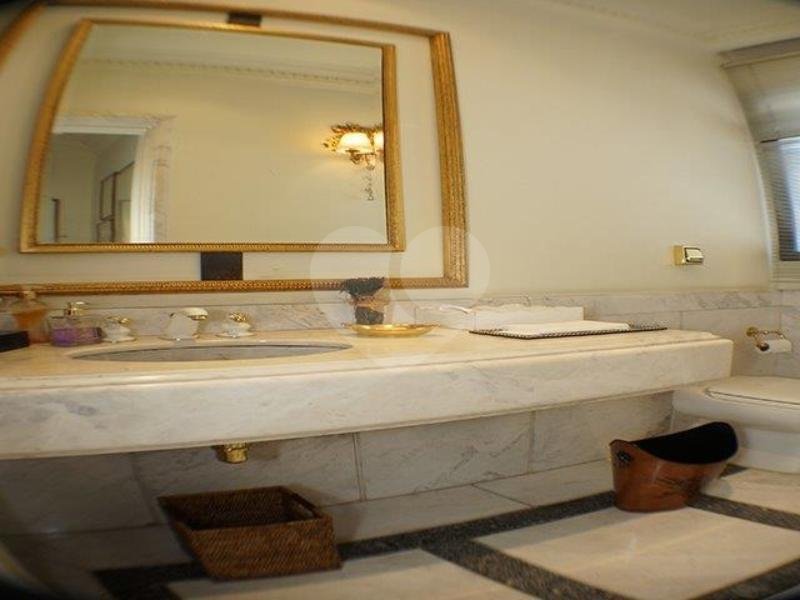 Apartamento à venda ou para alugar com 4 suítes em Moema, São Paulo, SP