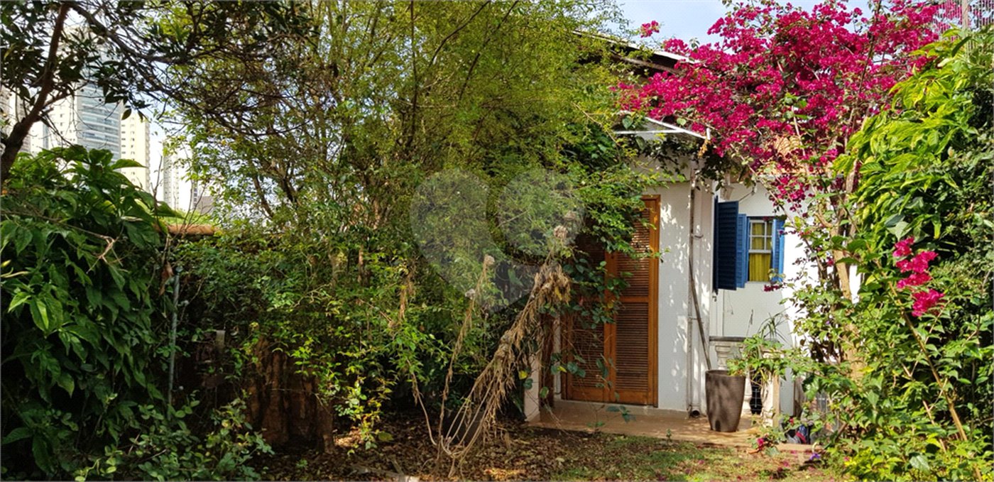Sobrado à venda com 3 quartos em Vila Romana, São Paulo, SP