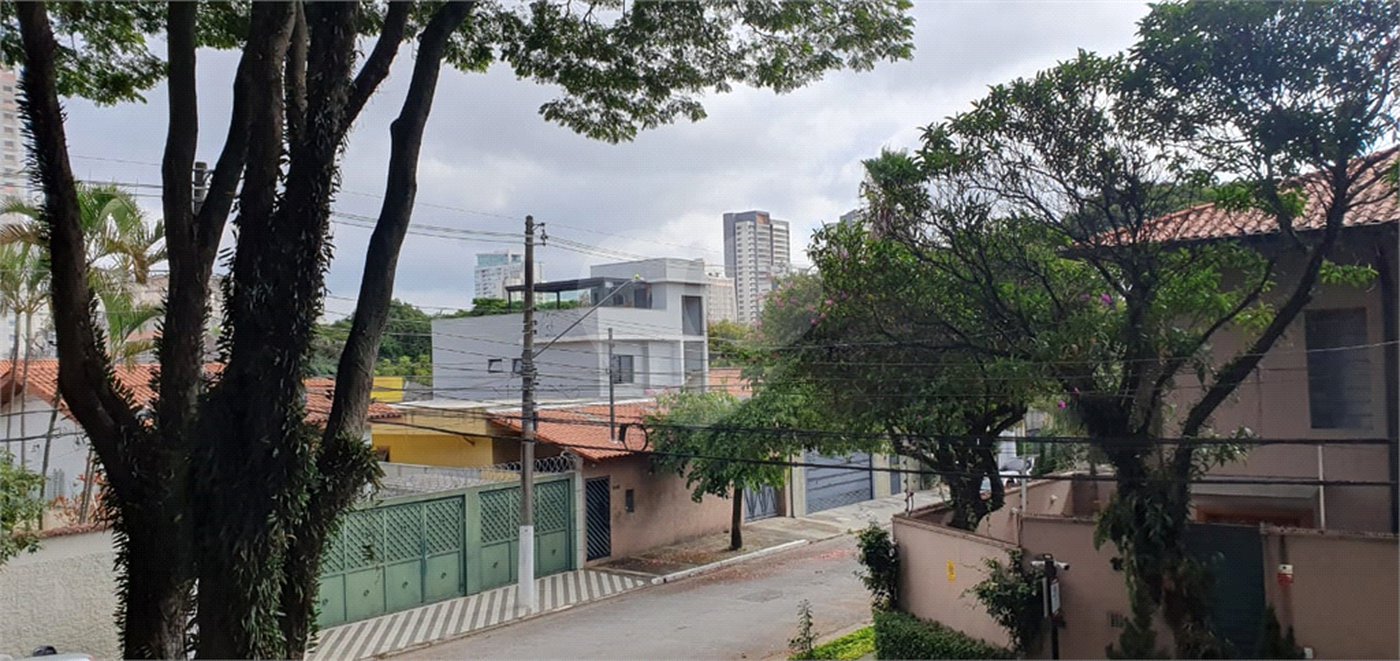 Sobrado à venda com 4 suítes em Moema, São Paulo, SP
