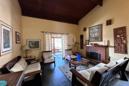 Casa à venda com 5 quartos, sendo 2 suítes,  em Jardim Maristela, Atibaia, SP