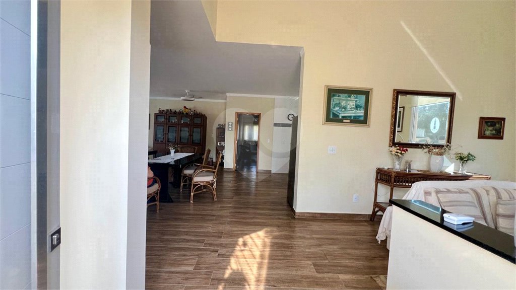 Casa à venda com 3 suítes no condomínio Haras Paineiras, Salto - SP