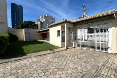 Casa de Vila à venda com 3 quartos em Vila Curuçá, São Paulo, SP