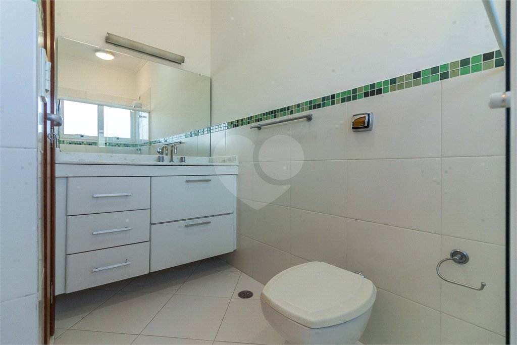 Sobrado à venda com 4 quartos, sendo 3 suítes,  em Tremembé, São Paulo, SP