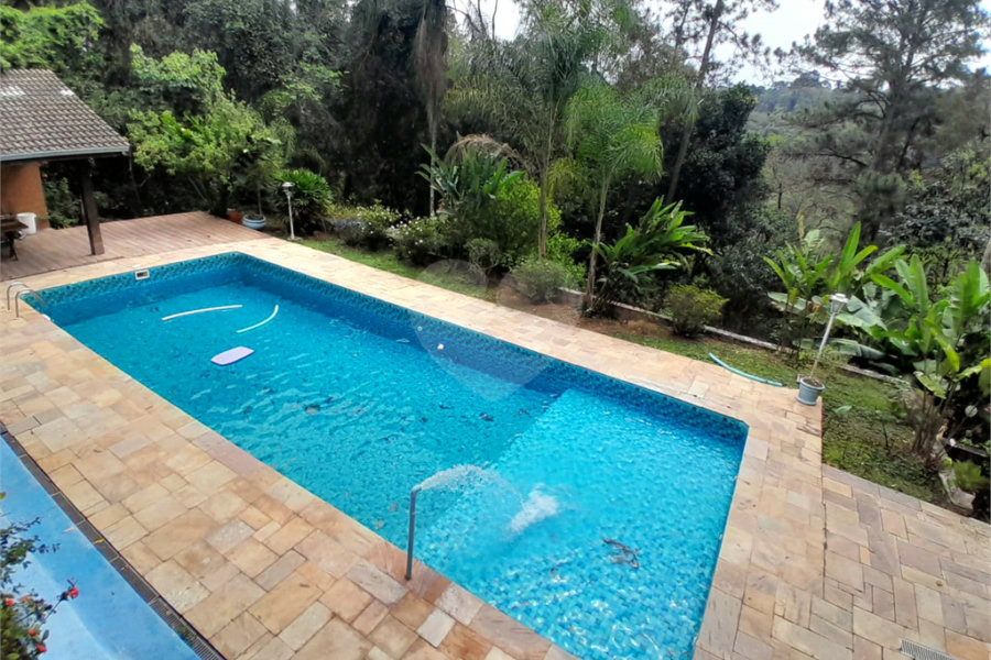 Casa Térrea à venda com 5 quartos, sendo 2 suítes,  em Roseira, Mairiporã, SP