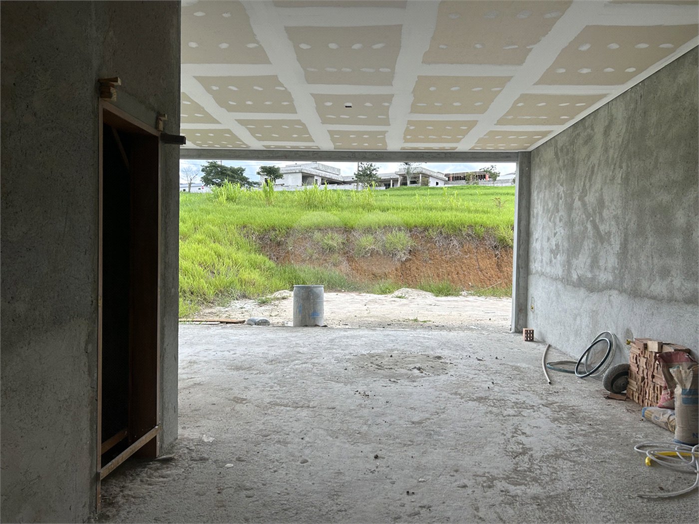 Casa à venda com 3 suítes no condomínio Residencial Jequitiba, Jacareí - SP