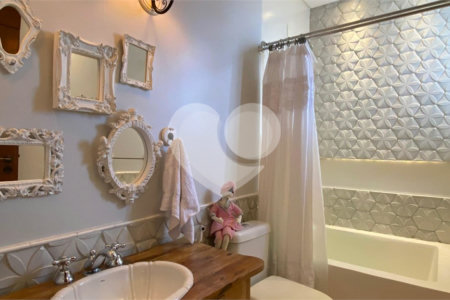 Casa à venda com 1 quarto, sendo 3 suítes, no Centro, Porto Seguro, BA