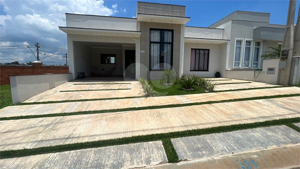 Casa à venda com 3 quartos, sendo 1 suíte, no condomínio Village Moutonnée, Salto - SP