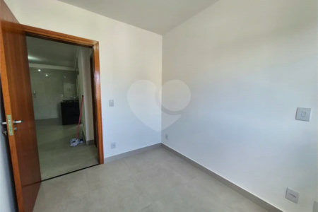 Apartamento à venda com 2 quartos em Vila Mangalot, São Paulo, SP