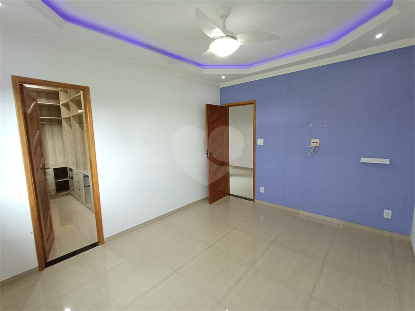 Casa à venda com 3 quartos, sendo 2 suítes, no condomínio Village da Posse, Rio de Janeiro - RJ