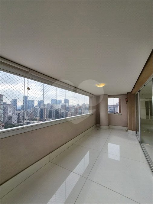 Apartamento para alugar com 3 quartos, sendo 2 suítes, em Brooklin Paulista, São Paulo, SP