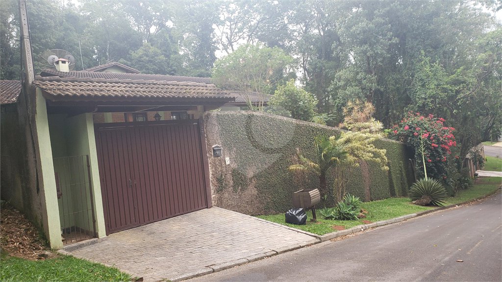 Casa à venda com 3 quartos, sendo 1 suíte, no condomínio Alpes da Cantareira, Mairiporã - SP