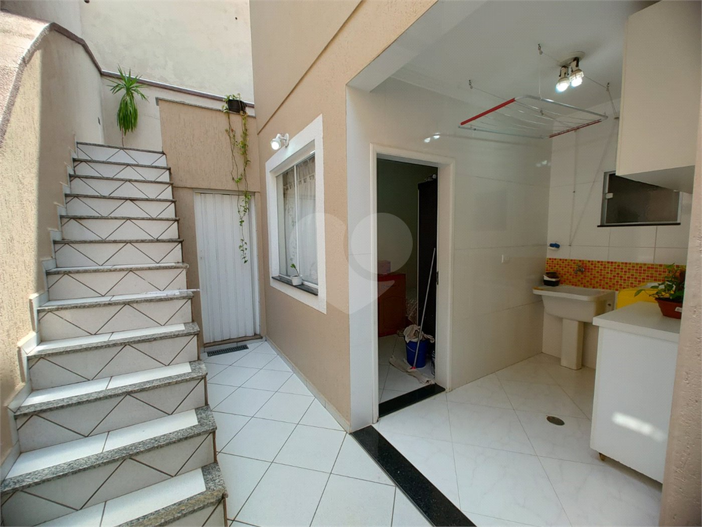 Sobrado à venda com 3 quartos, sendo 1 suíte, em Jardim Pinheiros, São Paulo, SP