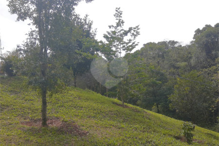 Sítio à venda com 5 quartos, sendo 1 suíte,  em Área Rural de Tapiraí, Tapiraí, SP