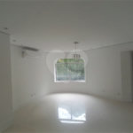 Apartamento à venda com 3 quartos, sendo 1 suíte,  em Vila Andrade, São Paulo, SP