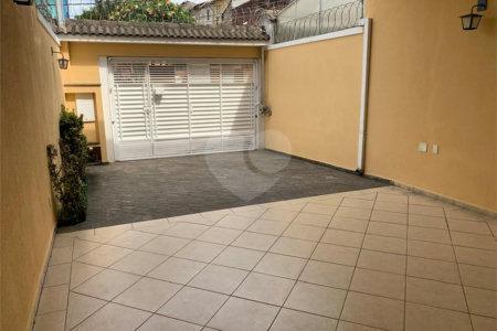 Sobrado à venda com 4 quartos, sendo 1 suíte, em Vila Campo Grande, São Paulo, SP