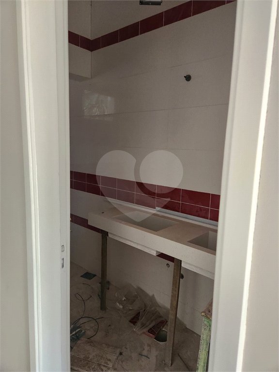 Casa à venda com 3 quartos, sendo 2 suítes, no condomínio Sollares, Araraquara - SP