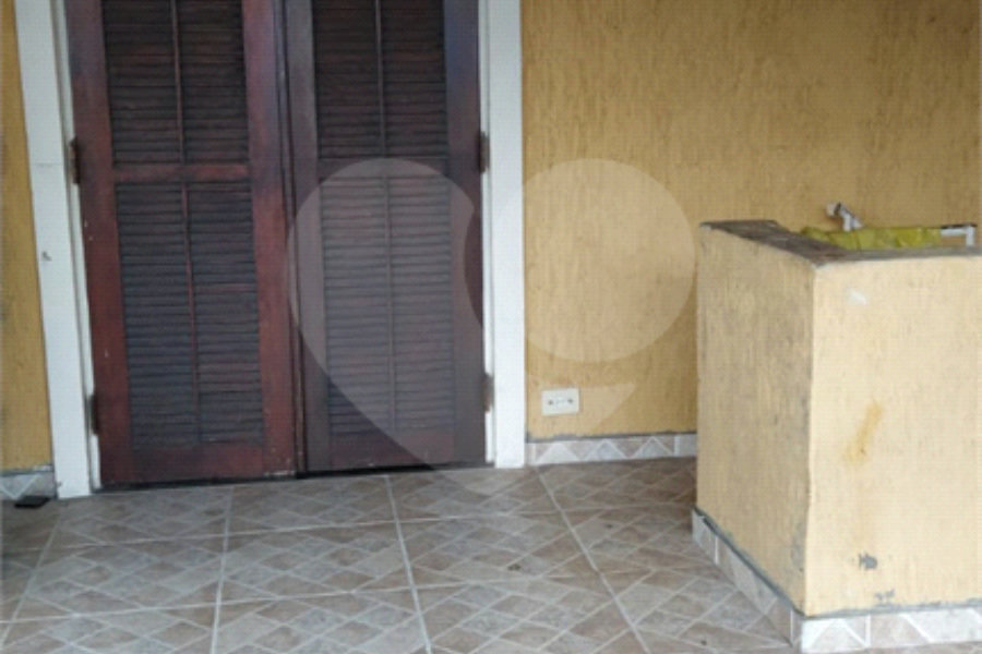 Sobrado à venda com 3 quartos, sendo 1 suíte, em Jardim Tabatinga, Guarulhos, SP