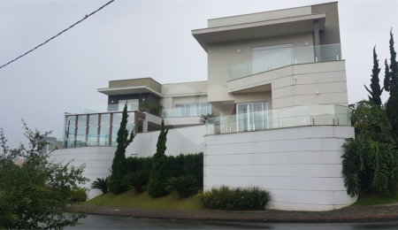 Casa à venda com 4 suítes no condomínio Residencial Jaguary, São José dos Campos - SP