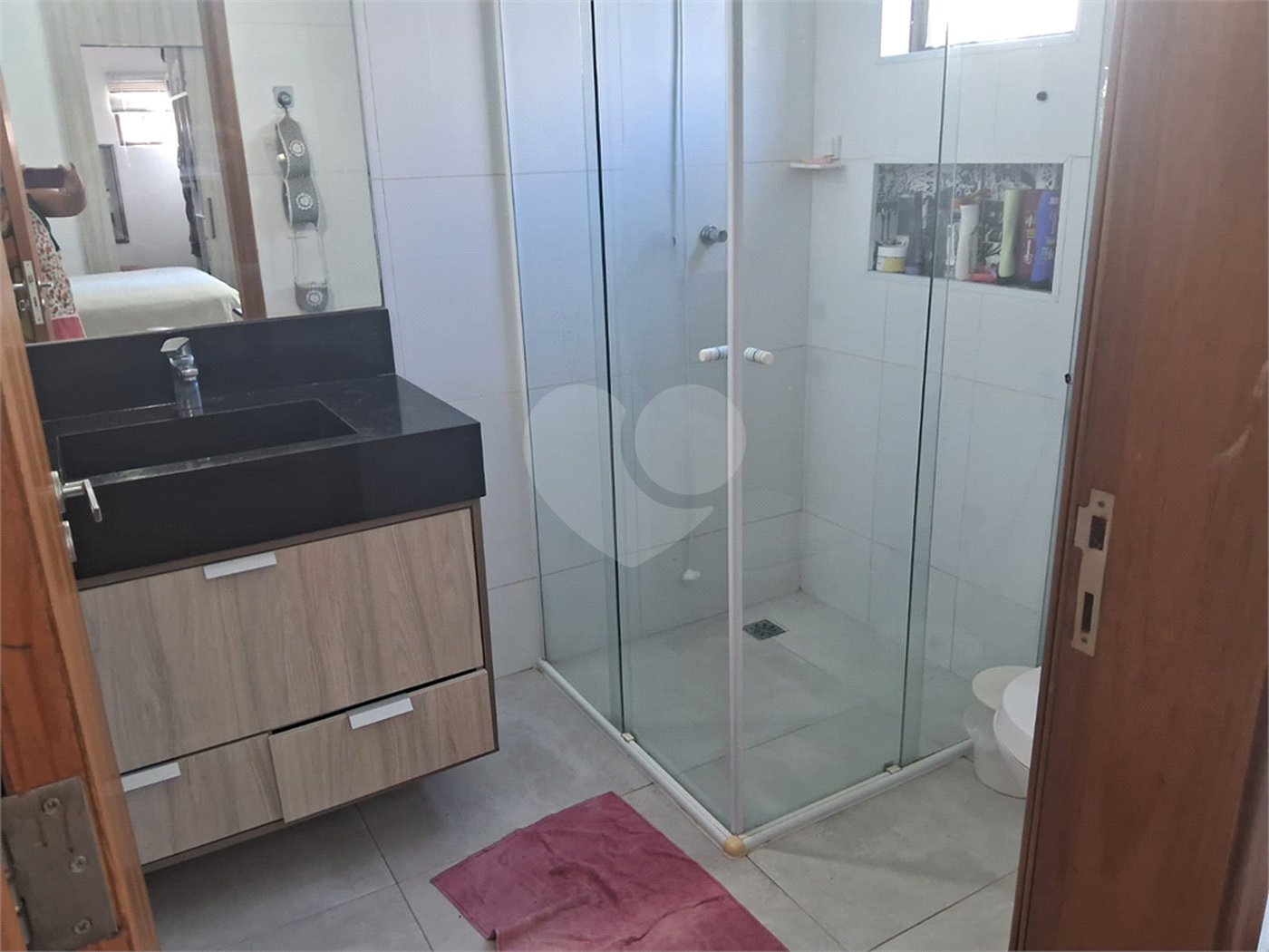 Casa à venda com 5 quartos, sendo 1 suíte, no condomínio Village da Serra, Araçoiaba da Serra - SP