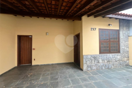 Casa à venda com 5 quartos, sendo 1 suíte, no Centro, Itapetininga, SP