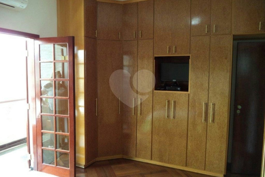 Sobrado à venda com 4 quartos, sendo 1 suíte,  em Parque Edu Chaves, São Paulo, SP