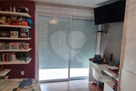 Casa à venda com 5 quartos, sendo 2 suítes, no condomínio Swiss Park, São Bernardo do Campo - SP