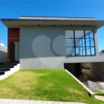 Casa à venda com 4 suítes no condomínio Figueira Garden, Atibaia - SP