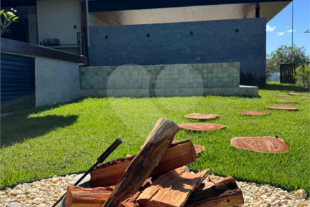 Casa à venda com 4 suítes no condomínio Florais da Mata, Várzea Grande - MT