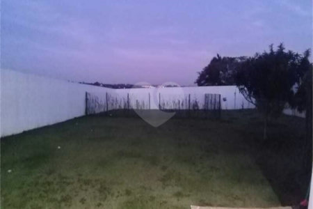 Casa à venda com 5 quartos, sendo 4 suítes, no condomínio Village Saint Charbel, Araçoiaba da Serra - SP