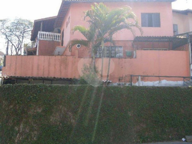 Sobrado à venda com 3 quartos, sendo 1 suíte,  em Horto Florestal, São Paulo, SP