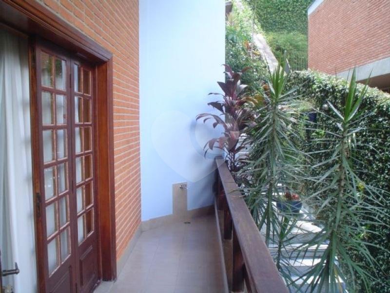 Sobrado à venda com 4 quartos, sendo 3 suítes, em Jardim São Bento, São Paulo, SP