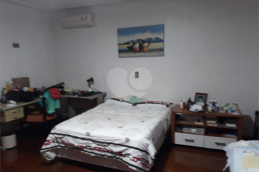 Mansão em condomínio, com 6 suites, e vagas para 15 autos....