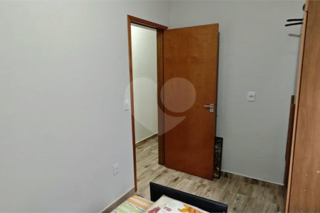 Casa Nova (Apenas 2 Anos) com Suíte: Conforto, Segurança e Localização Privilegiada!