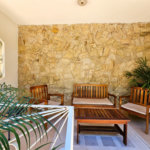Casa térrea em Atibaia com 3 dormitórios (2 suítes), piscina, espaço gourmet, condomínio fechado