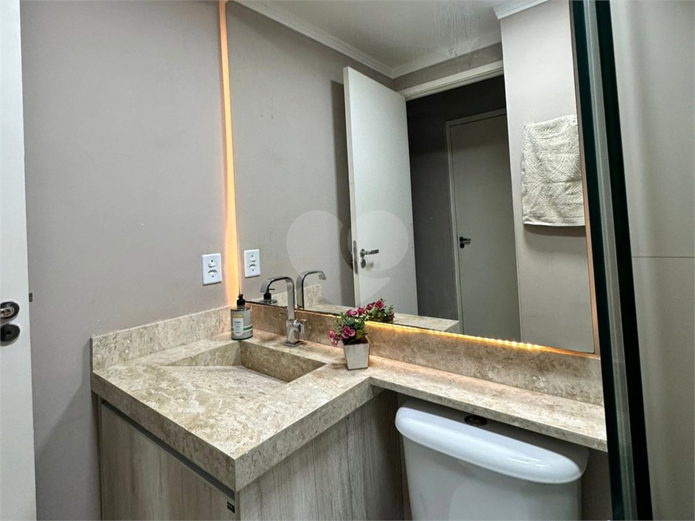 Apartamento à venda com 2 quartos, sendo 1 suíte,  em Jardim Piratininga, Sorocaba, SP